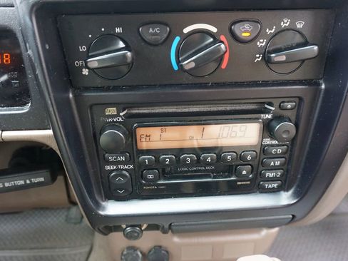 Used 2002 Toyota Tacoma PreRunner image 7