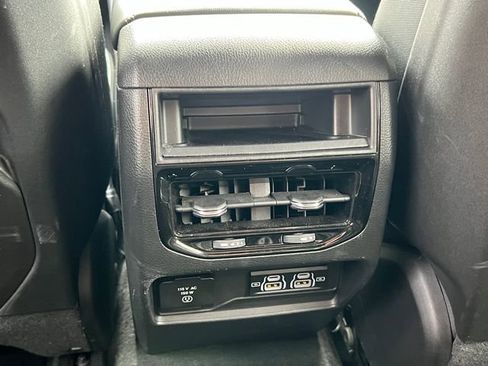 Used 2024 Jeep Grand Cherokee Altitude image 32