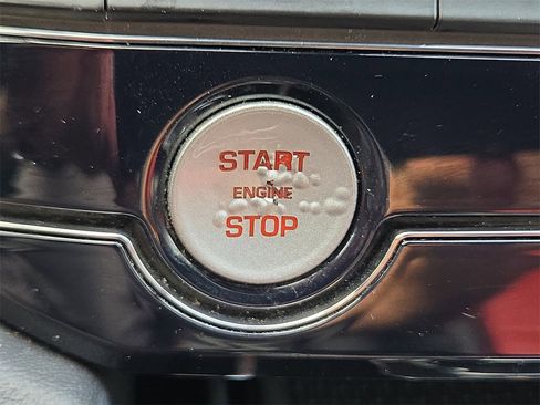 Used 2017 Jaguar F-PACE R-Sport image 24