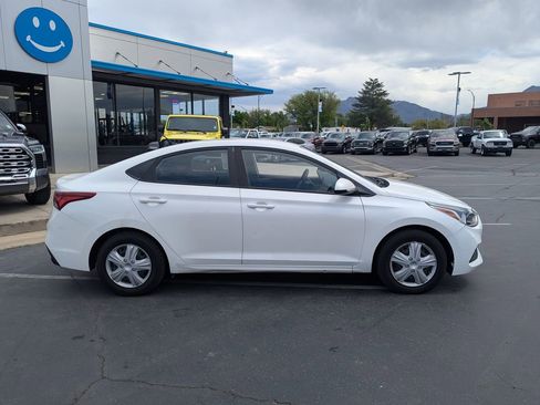 Used 2018 Hyundai Accent SE FWD image 2