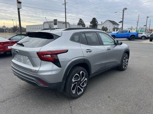Certified 2025 Chevrolet Trax RS w/ Driver Confidence Package image 3