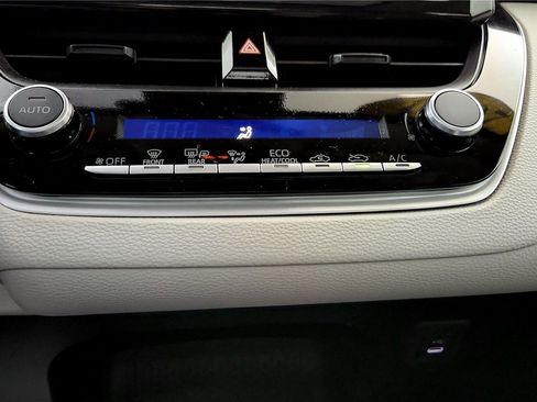 Used 2023 Toyota Corolla LE image 31