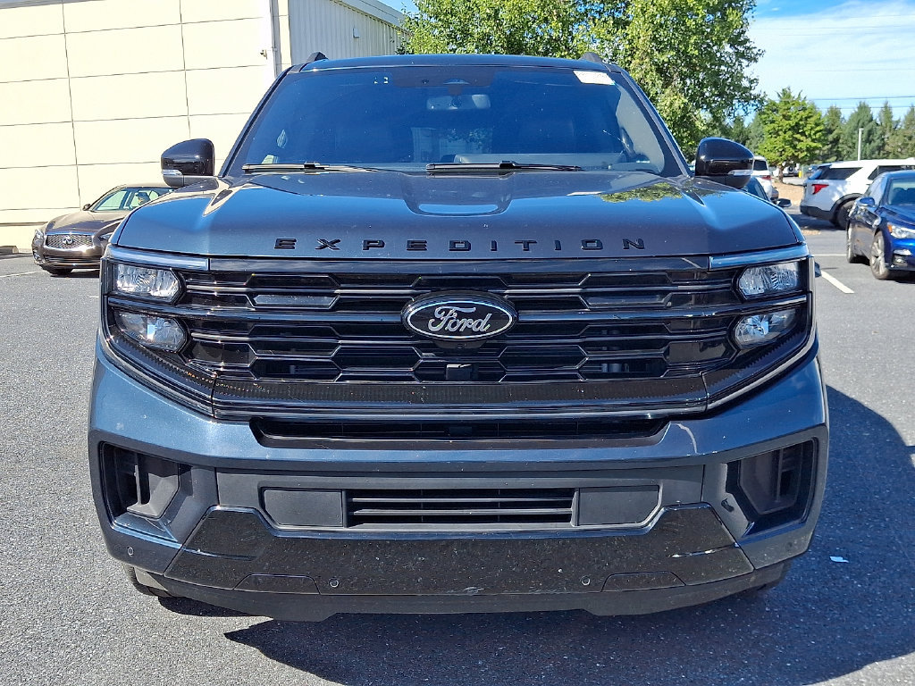Used 2025 Ford Expedition Max Platinum w/ Stealth Performance Package AWD/4WD image 2