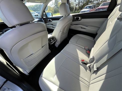 Used 2023 Kia Sorento S w/ Panoramic Sunroof Package image 25