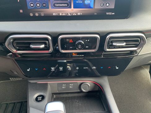 New 2026 Nissan Sentra SR w/ SR Premium Package FWD image 13