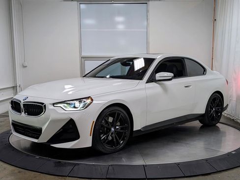 Used 2023 BMW 230i Coupe w/ M Sport Package RWD image 4