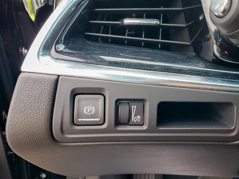 Used 2025 Cadillac XT5 Premium Luxury image 14