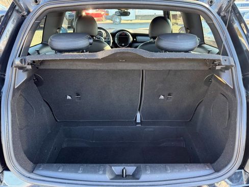 Used 2018 MINI Cooper 2-Door Hardtop image 9