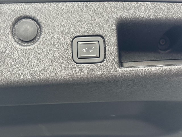 Used 2024 Chevrolet Equinox LT FWD image 12