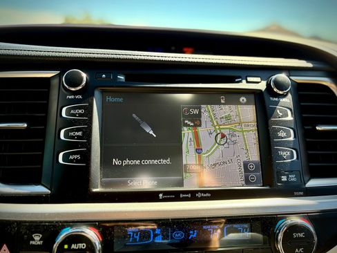 Used 2019 Toyota Highlander XLE FWD image 55