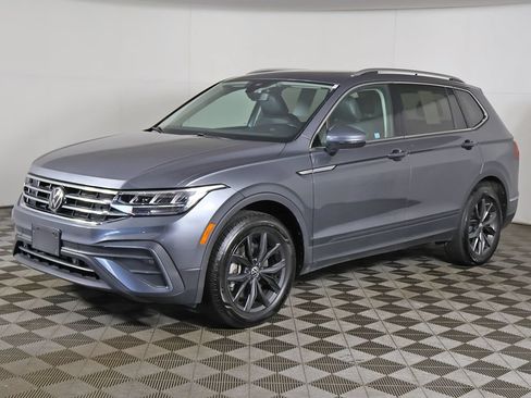 Used 2024 Volkswagen Tiguan SE w/ Panoramic Sunroof Package AWD/4WD image 8
