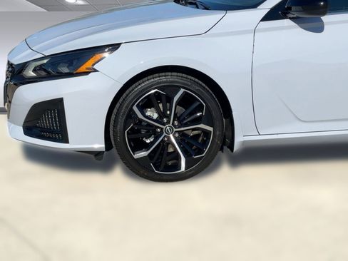 New 2025 Nissan Altima 2.5 SR image 12