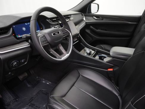 Certified 2025 Jeep Grand Cherokee Limited AWD/4WD image 18