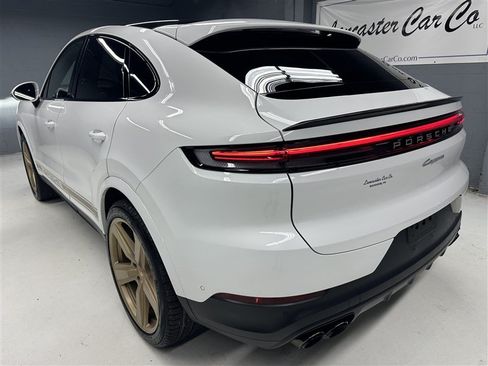 Used 2024 Porsche Cayenne Coupe w/ Premium Package Plus AWD/4WD image 4