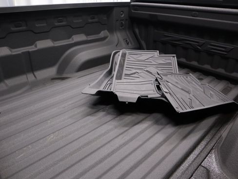 Used 2024 Chevrolet Colorado ZR2 w/ ZR2 Convenience Package III image 19