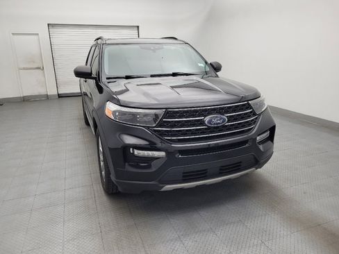 Used 2020 Ford Explorer XLT w/ Equipment Group 202A AWD/4WD image 14