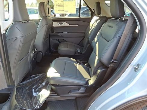 New 2026 Ford Explorer Active w/ Active Comfort Package image 6