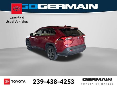 Used 2022 Toyota RAV4 XLE Premium image 4