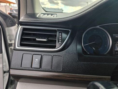 Used 2017 Toyota Camry LE image 38