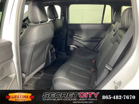 New 2026 Jeep Cherokee Overland w/ Trailer Tow Group AWD/4WD image 30