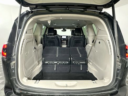 Used 2023 Chrysler Pacifica Touring-L FWD image 26