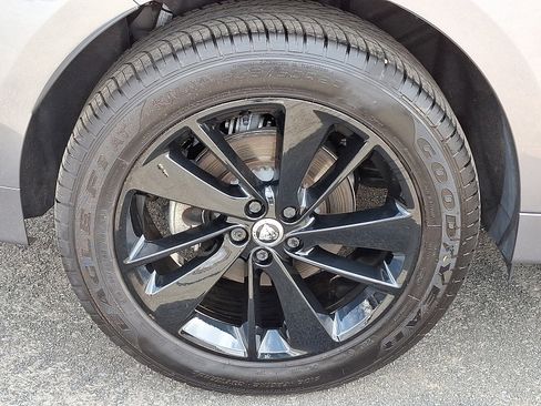 Certified 2025 Jaguar F-PACE R-Dynamic S image 11