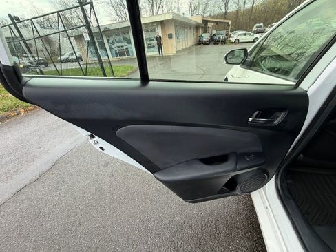 Used 2022 Toyota Prius LE image 20