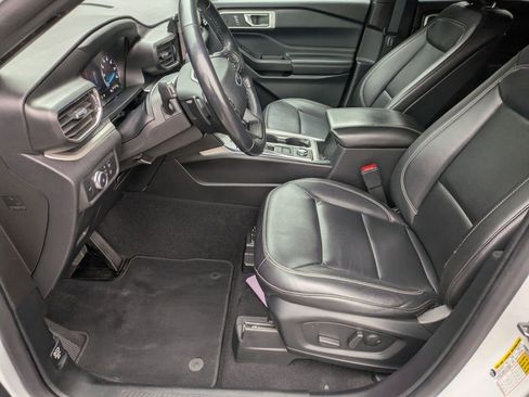 Used 2020 Ford Explorer XLT w/ Equipment Group 202A image 19