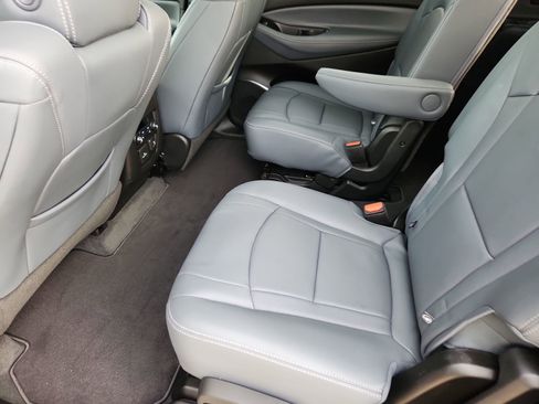 Used 2020 Buick Enclave Premium w/ Sun and Sites Package image 9