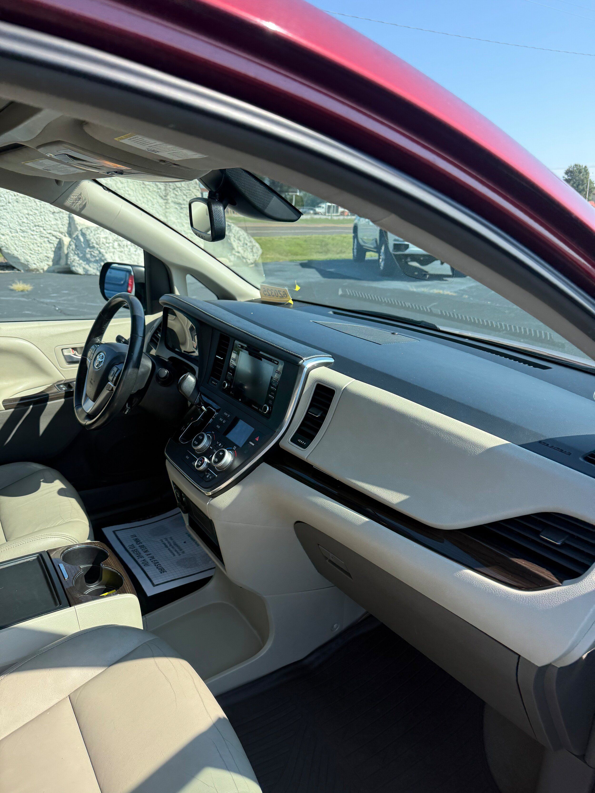Used 2019 Toyota Sienna XLE FWD image 9