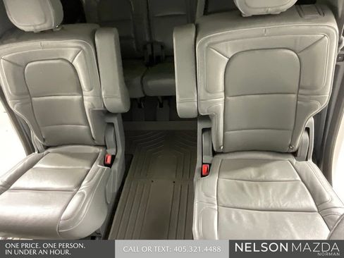 Used 2019 Lincoln Navigator L Select RWD image 26