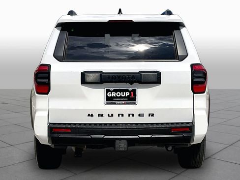 Used 2025 Toyota 4Runner SR5 AWD/4WD image 5