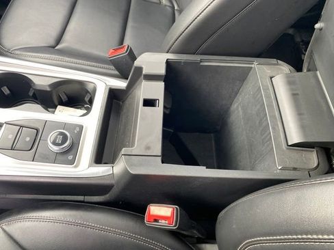 Used 2023 Ford Explorer XLT image 15