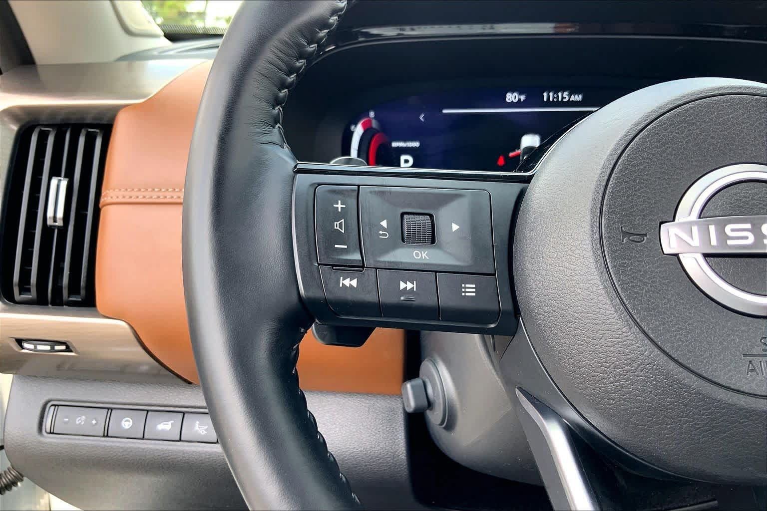 Used 2024 Nissan Pathfinder Platinum FWD image 23