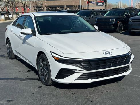 New 2026 Hyundai Elantra Limited FWD image 4