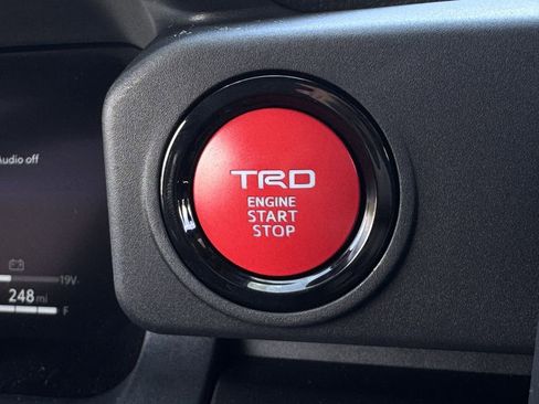 Used 2025 Toyota Tacoma TRD Off-Road image 21