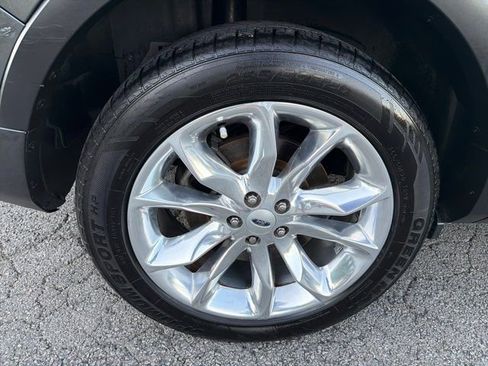 Used 2015 Ford Explorer XLT w/ Equipment Group 202A FWD image 33