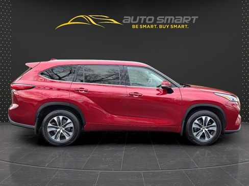 Used 2020 Toyota Highlander XLE image 6