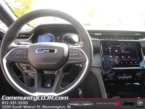 New 2025 Jeep Grand Cherokee Laredo X AWD/4WD image 11