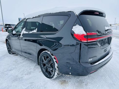 Used 2023 Chrysler Pacifica Touring-L w/ S Appearance Package image 38