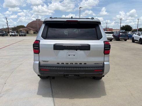 Used 2025 Toyota 4Runner TRD Off-Road Premium AWD/4WD image 6