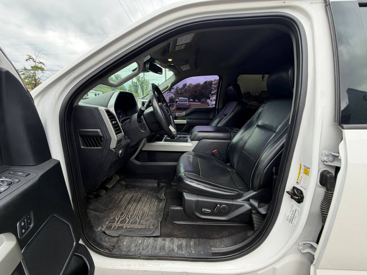 Used 2019 Ford F250 Lariat w/ Lariat Ultimate Package AWD/4WD image 4