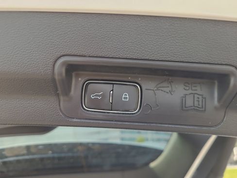 Used 2020 Ford Explorer XLT RWD image 17