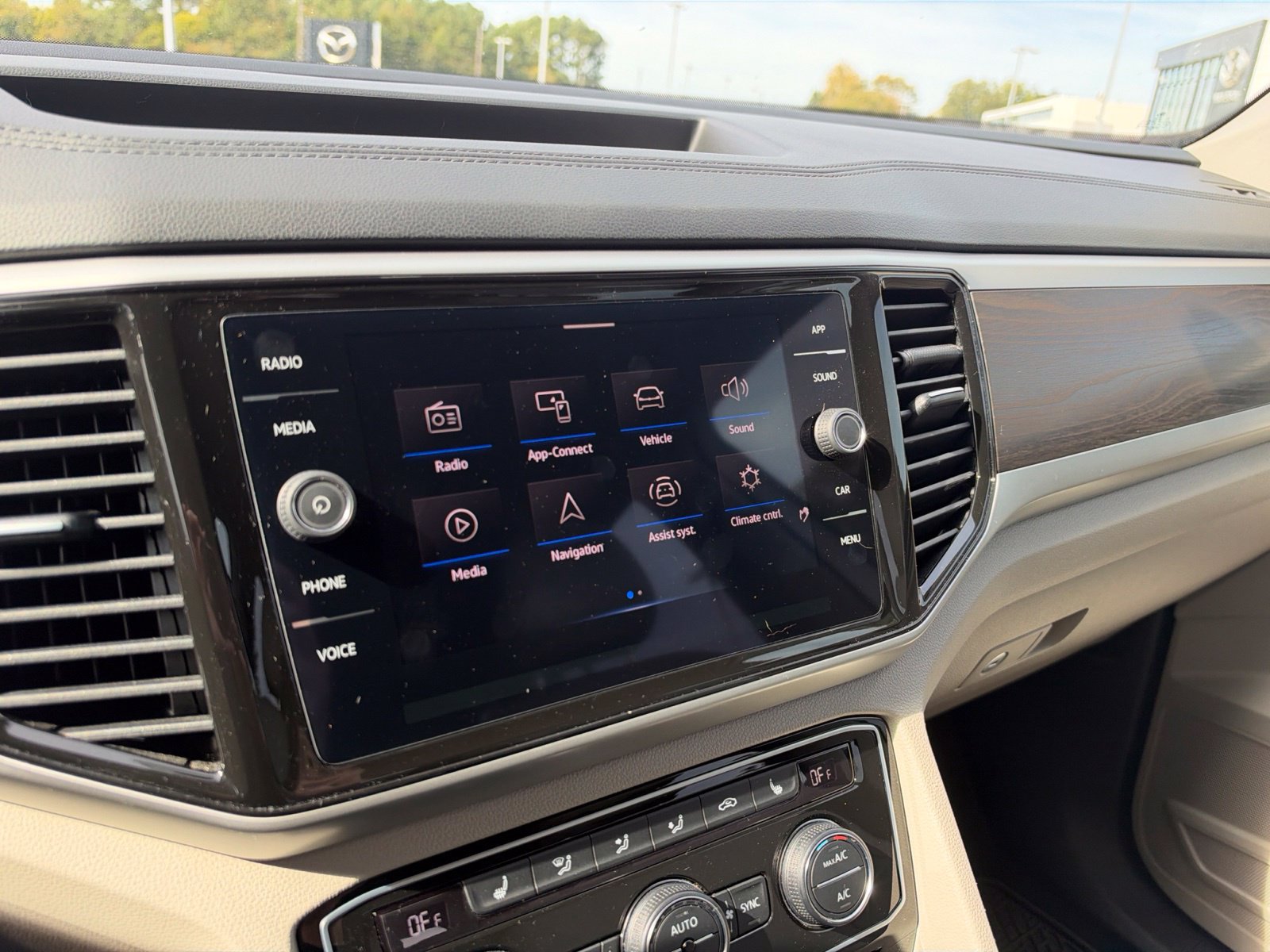 Used 2023 Volkswagen Atlas SE w/ Black Wheel Package FWD image 15