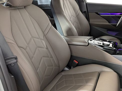 Certified 2024 BMW i5 eDrive40i w/ Convenience Package image 29