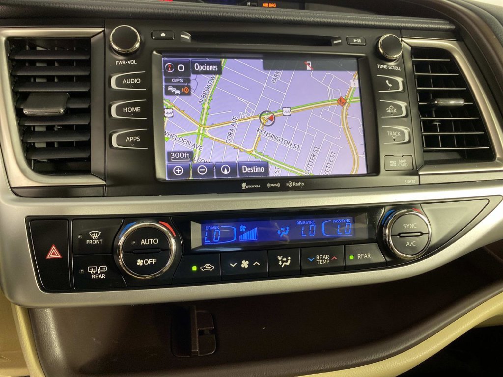 Used 2019 Toyota Highlander XLE AWD/4WD image 22