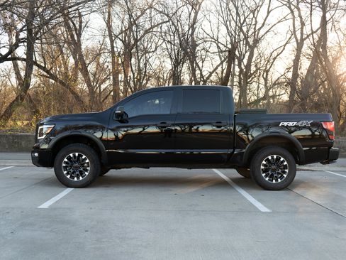 Used 2024 Nissan Titan PRO-4X w/ Pro-4x Convenience Package image 6