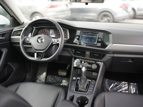 Used 2019 Volkswagen Jetta SE image 25