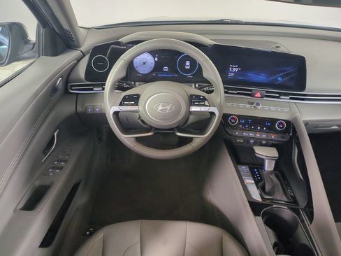 Used 2025 Hyundai Elantra SEL FWD image 17