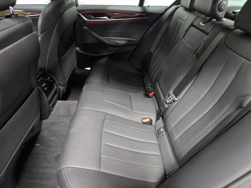 Used 2021 BMW 530e xDrive w/ M Sport Package image 33